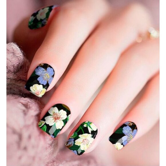 Candied Nails Floral Nail Polish Strips 16 Pack Non-Toxic Lasts 10 Days - Picture 1 of 3